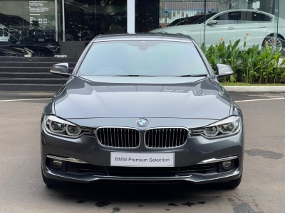 BMW 3 Series  (2018)
