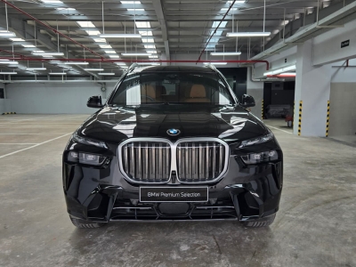 BMW X7  (2025)