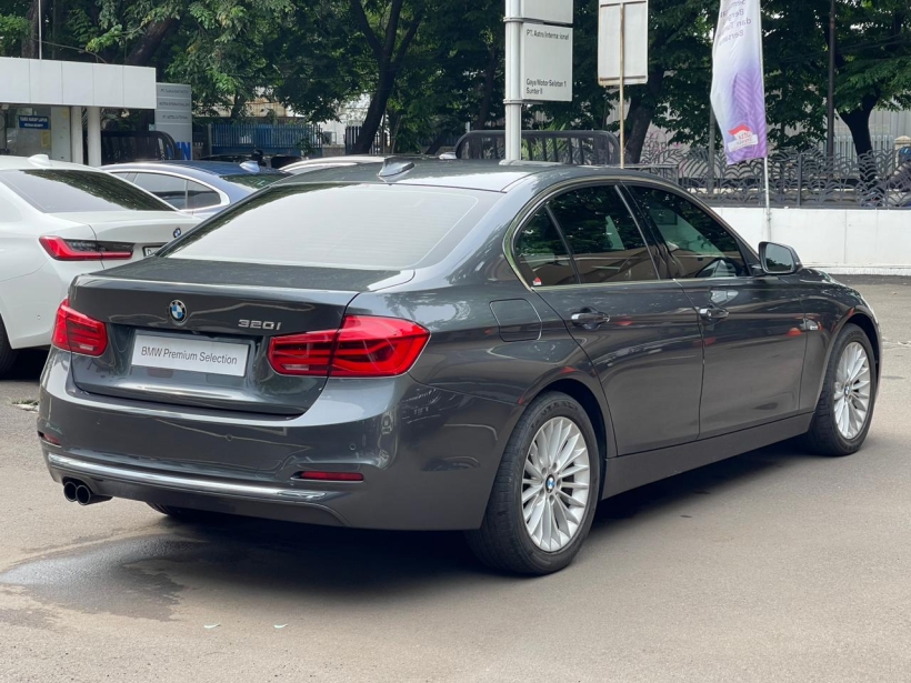 BMW 3 Series 320i LCI